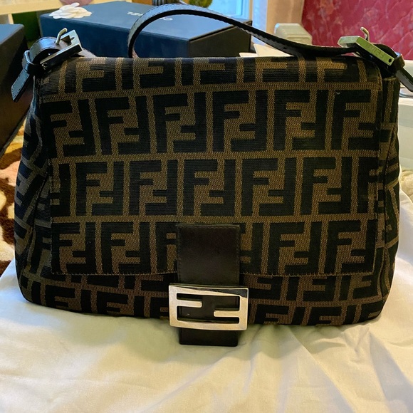 Fendi Handbags - Fendi mama baguette vintage